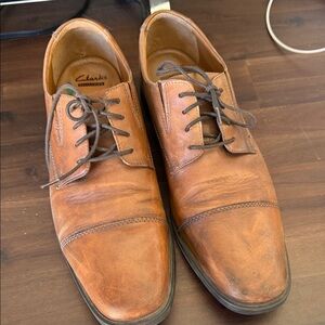 Clarks Men's Tan Leather Oxfords